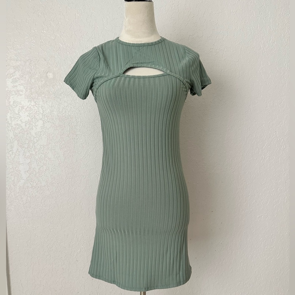 Poof New York junior’s dress